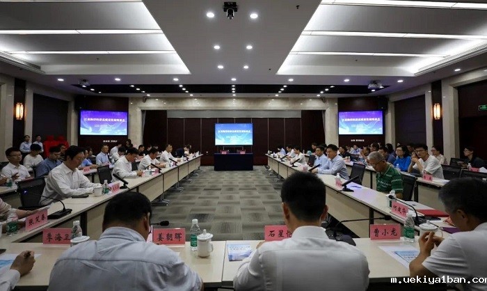 江苏省热点难点问题专家座谈会在南通成功召开